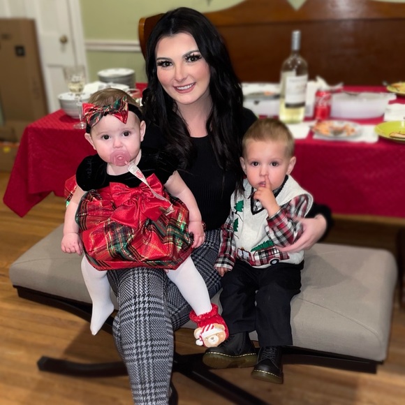 Meet your Posher, Taylor - Picture 2 of 3